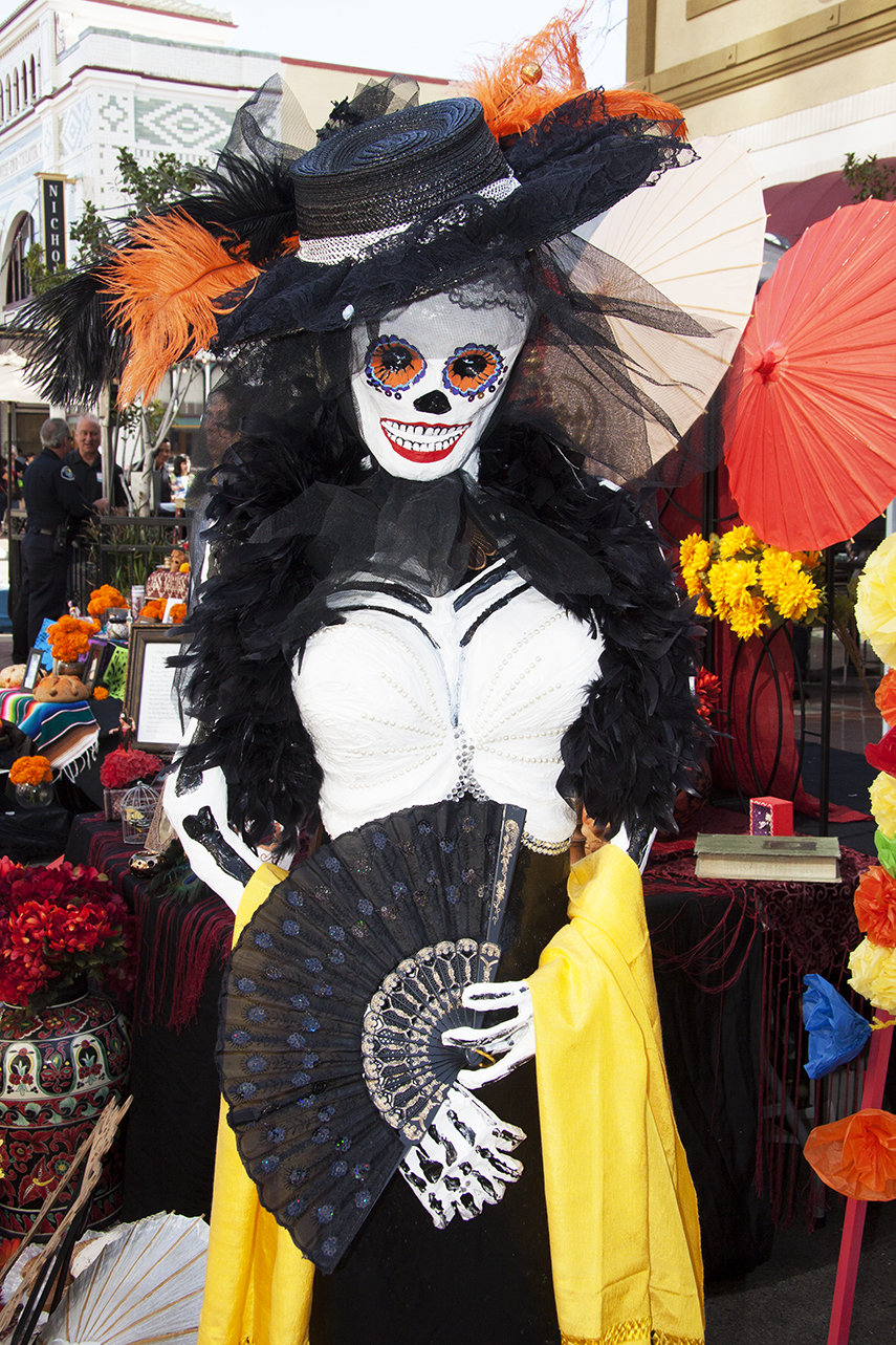 DIA DE LOS MUERTOS (DAY OF THE DEAD) SANTA ANA, CALIFORNIA Shutterbug