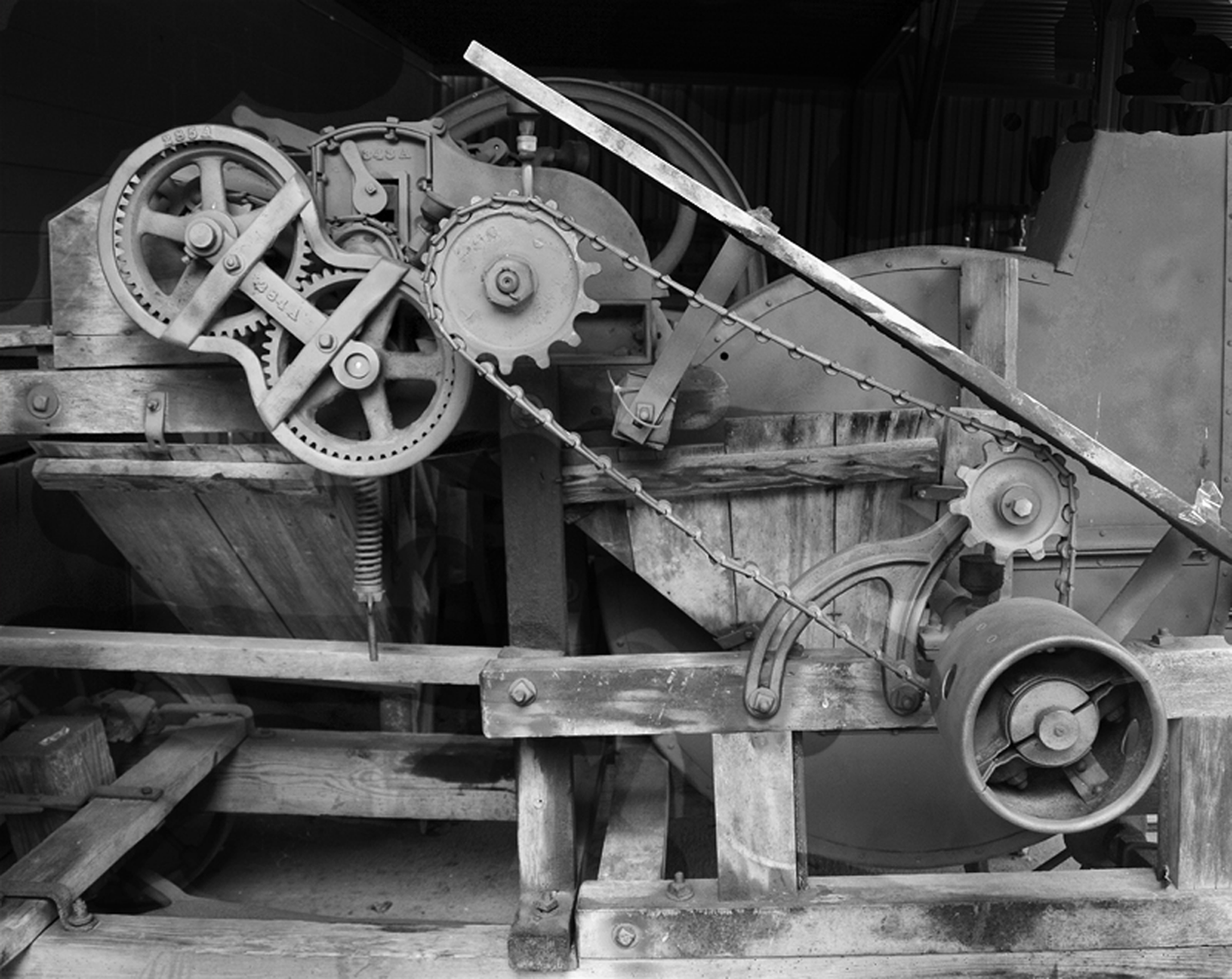 Old machine. Старинные станки и механизмы. Old Machinery. Опасный станок старый. Machinery Black & White.
