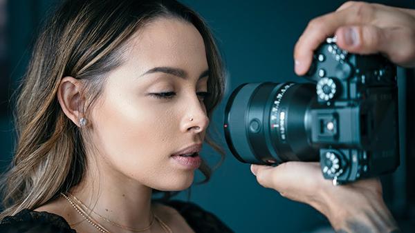 Man photographer with a DSLR camera in her hands posing in the forest Stock  Photo - Alamy